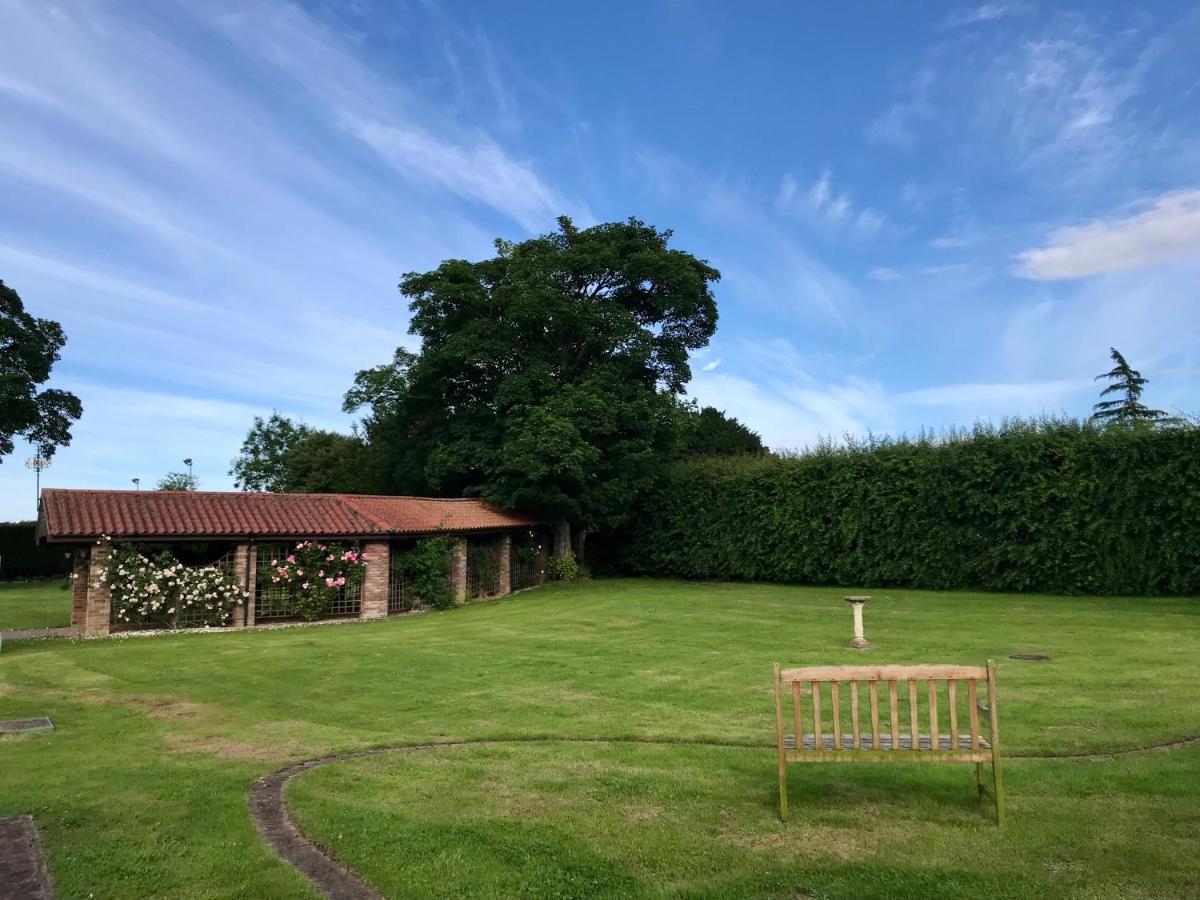 Charming Hen Cottage Countryside Retreat Lincoln Newball Luaran gambar